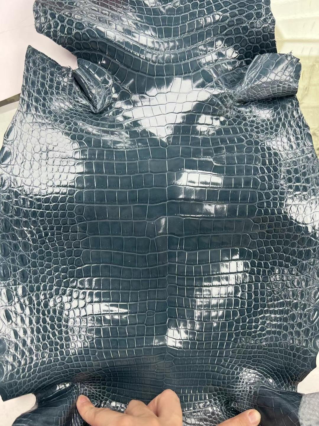 Uncle Bench Hermes New Leather shiny porosus crocodile N7 Dark blue