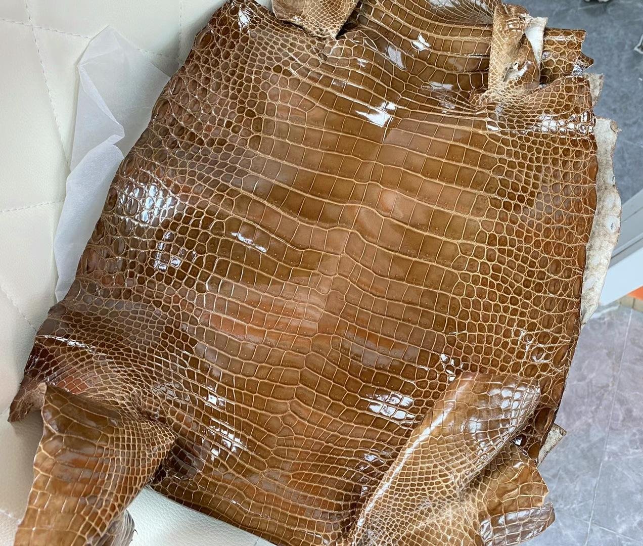 Uncle Bench Hermes New Leather shiny porosus crocodile Ck17 Tobacco color